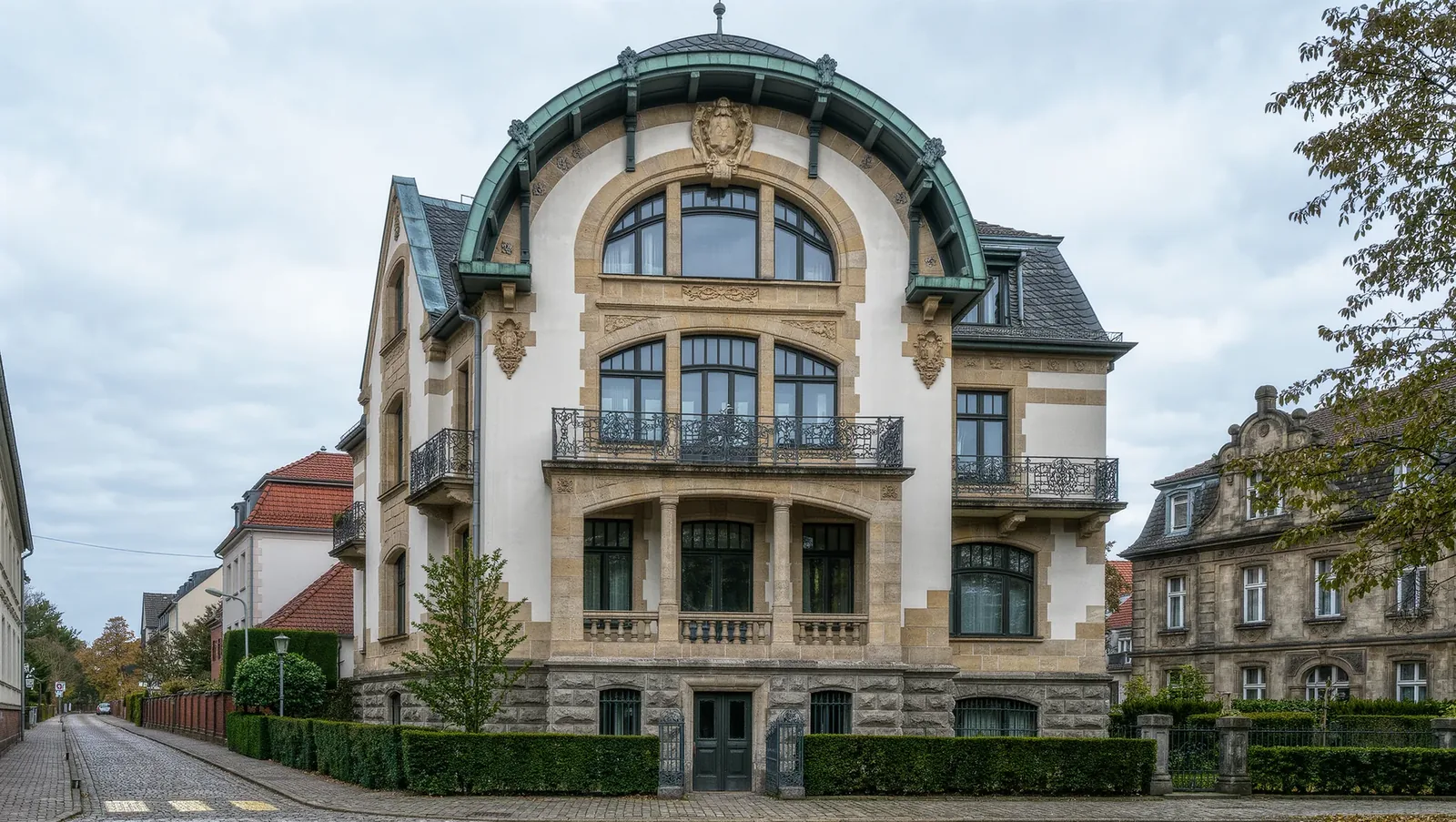 Symbolbild Jugendstilvilla mit geschwungenem Giebel